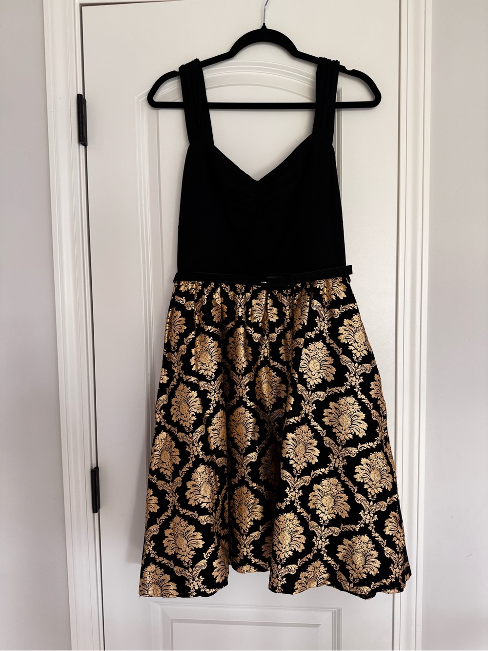 ModCloth Black and Gold Brocade Fit-and-Flare Dress size Large - Picture 2 of 4